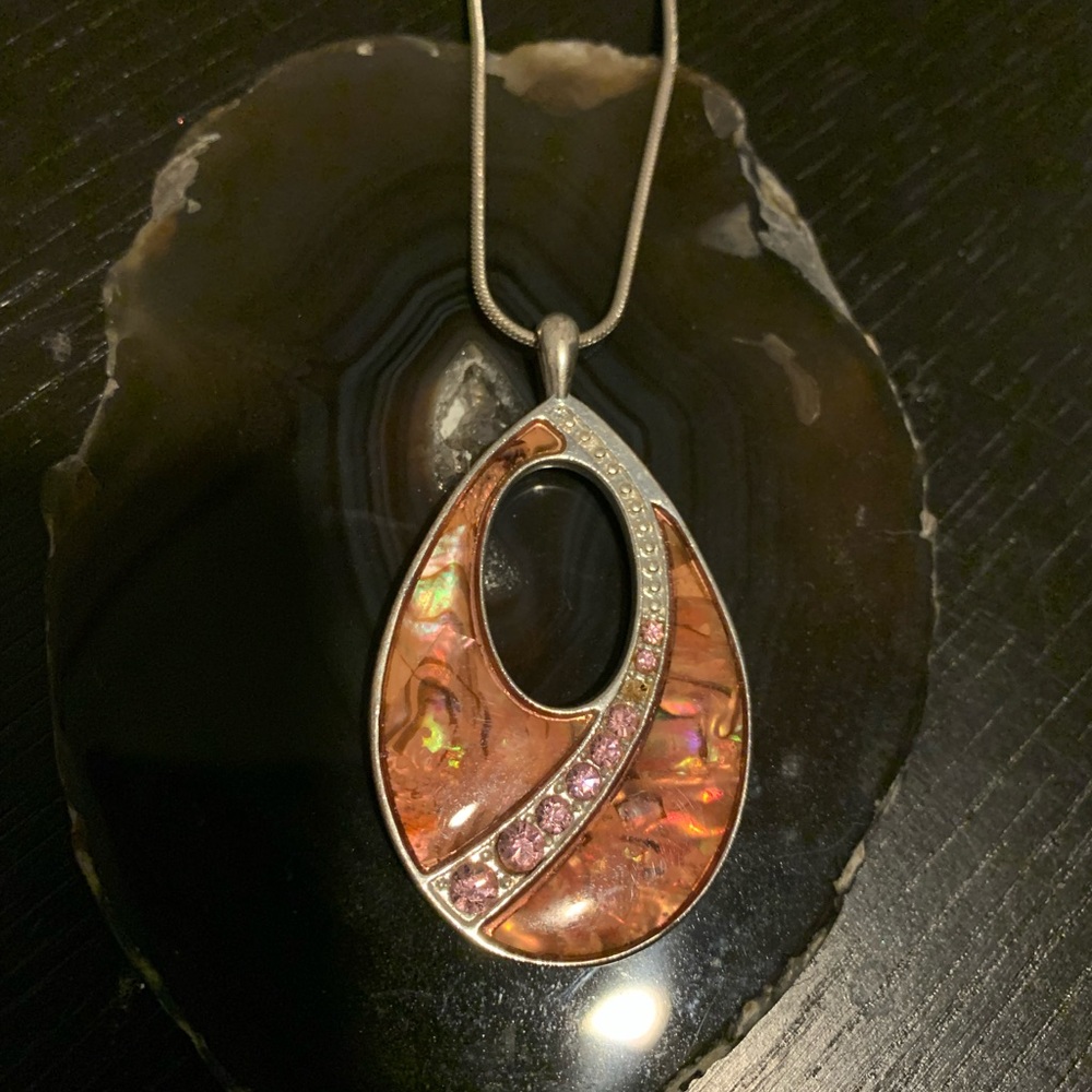 beautiful necklace. vintage/fancy wear.